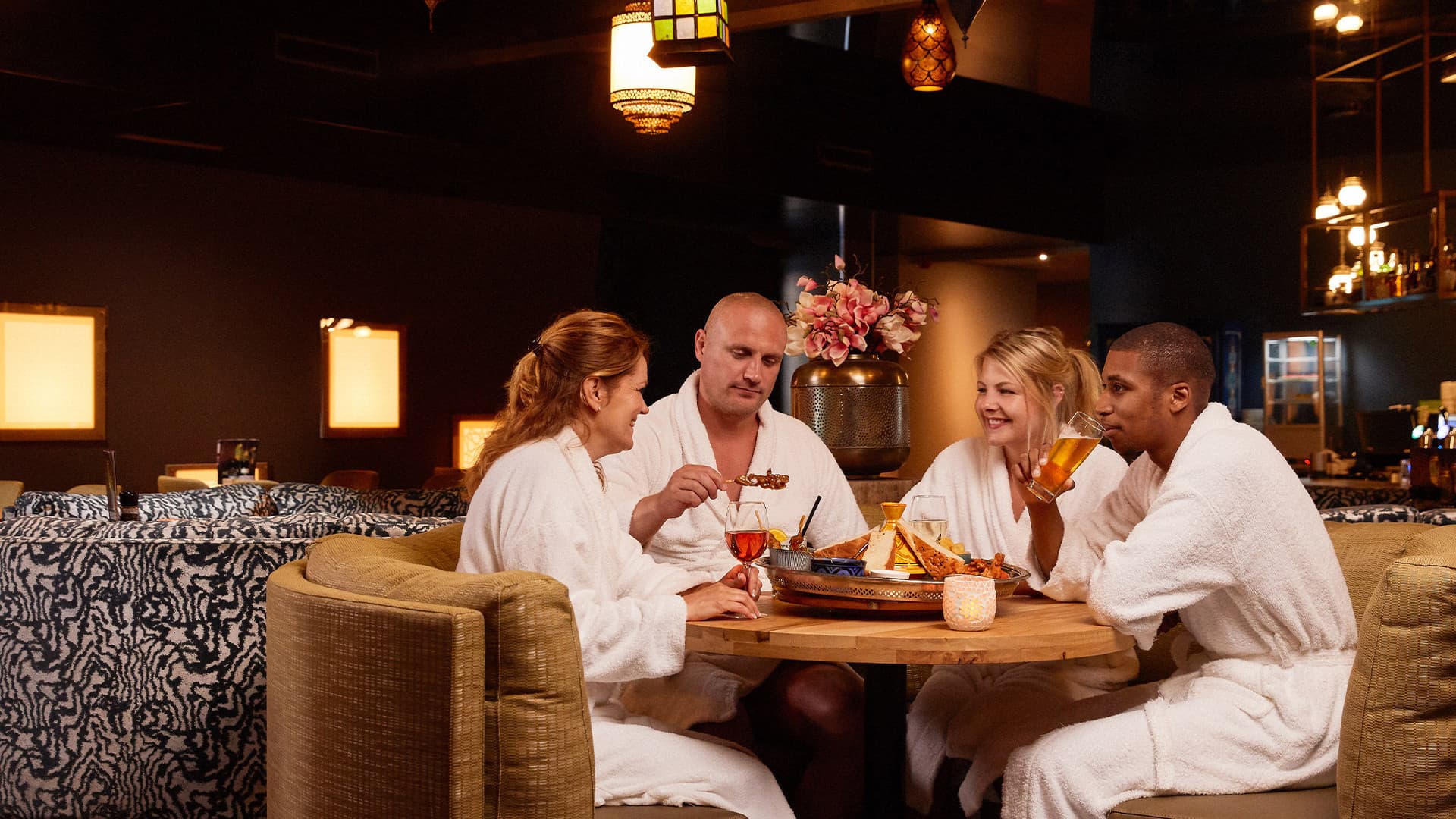 Wellness Voucher SpaWeesp | Dagkaart + overnachting met ontbijt foto 3